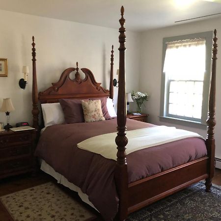 Riverwind Inn Bed And Breakfast Deep River Εξωτερικό φωτογραφία